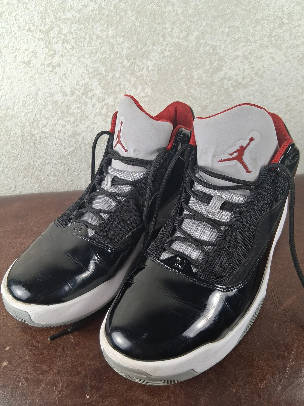 Nike Jordan Max Aura 2 Men's Basketball Shoes Red Black Gray White Size 12